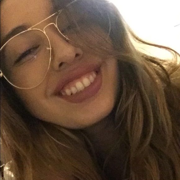 Meet your Posher, Ashley - Picture 1 of 1